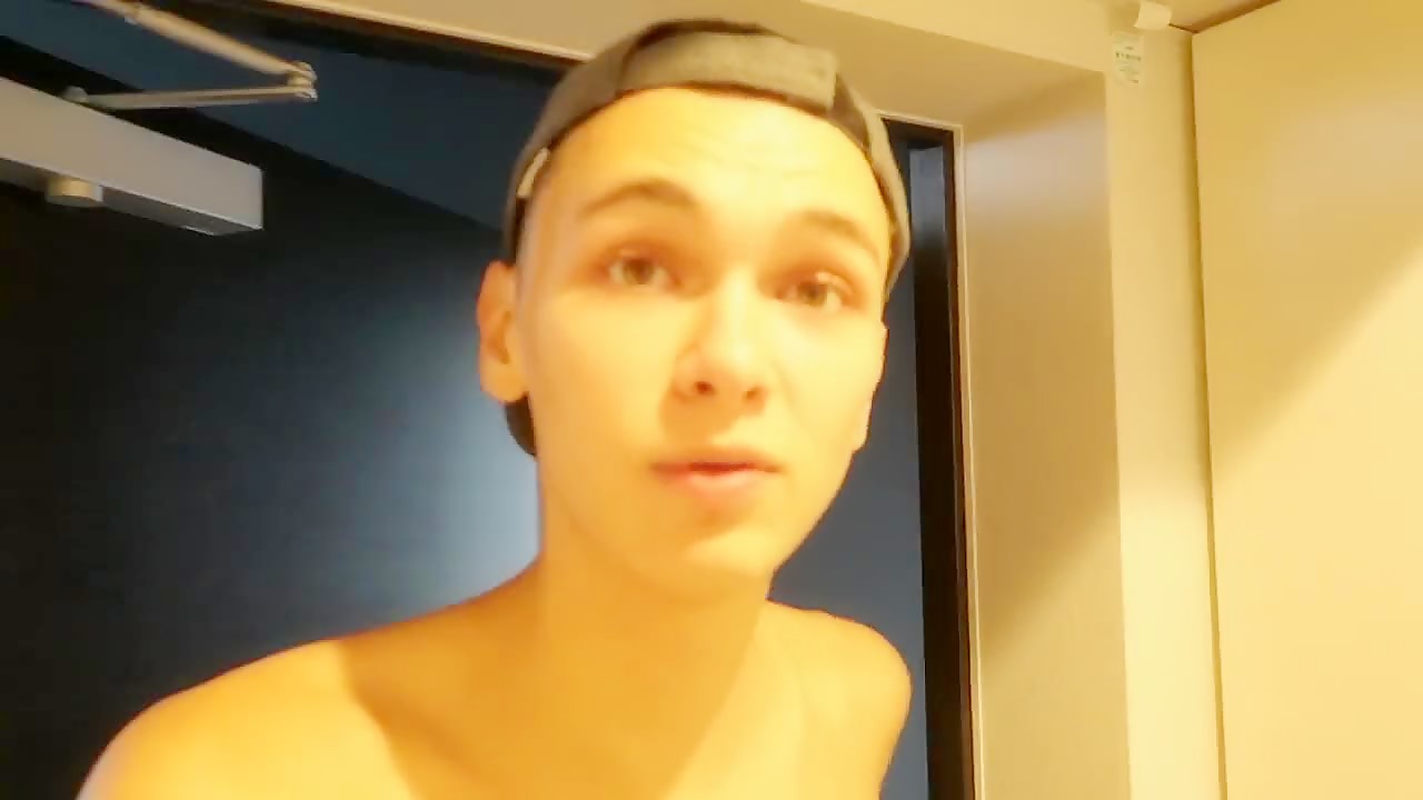 Twinks have a cumfest fuck in Tokyo