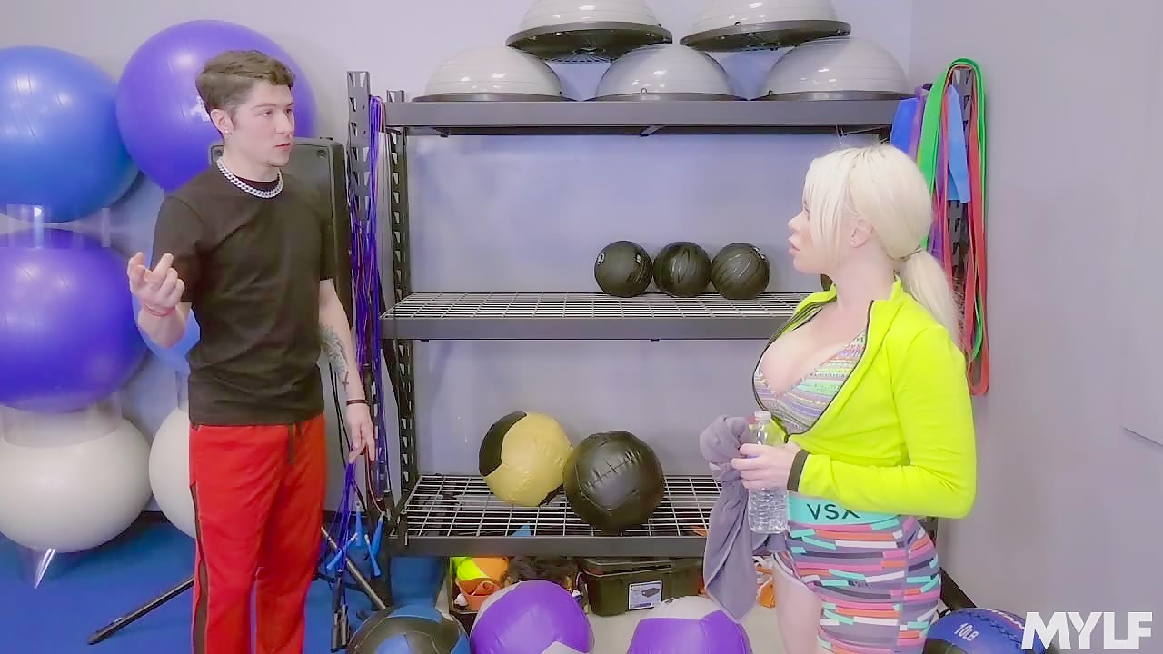 Connor Kennedy - Nikki Delano - Cumplimentary MILF Massage