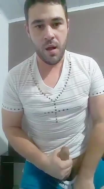 Amateur Latin Stud Milking it