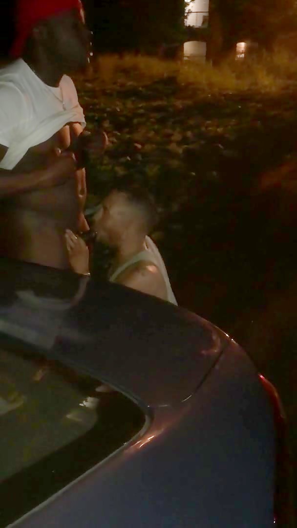 AMATEUR  3 HOMEBOYS WATCH THEIR BIG BOOTY BUD FUCKS ANOTHER OUTSIDE ON CAR