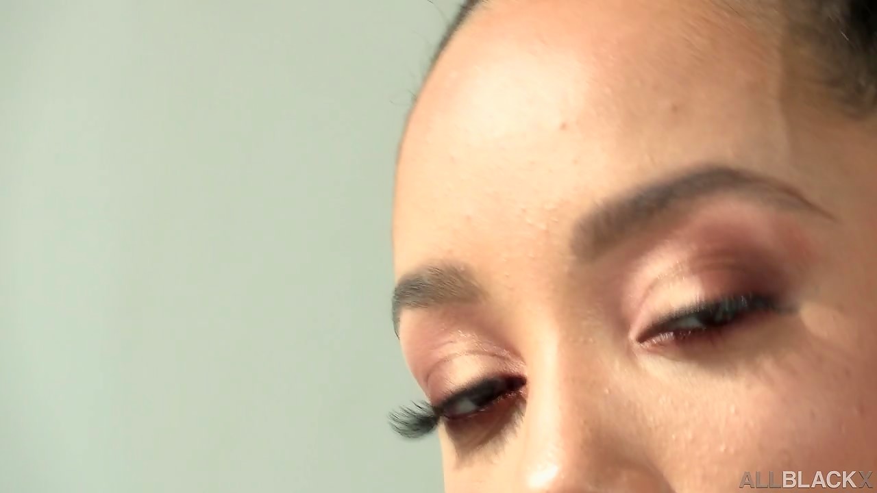 Alexis Tae takes Isiah Maxwell Up the Ass