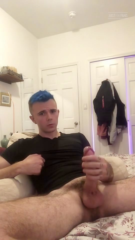Sam Bridle jerks and sprays himself