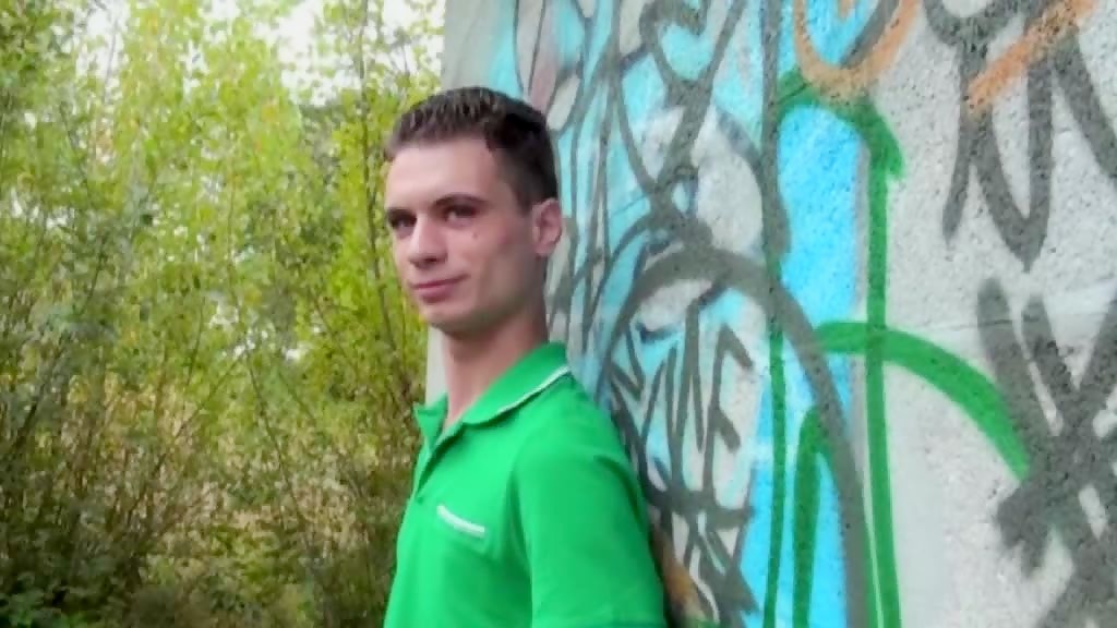 Un jeune de 18 ans avait envie de sucer une grosse queue d'arabe