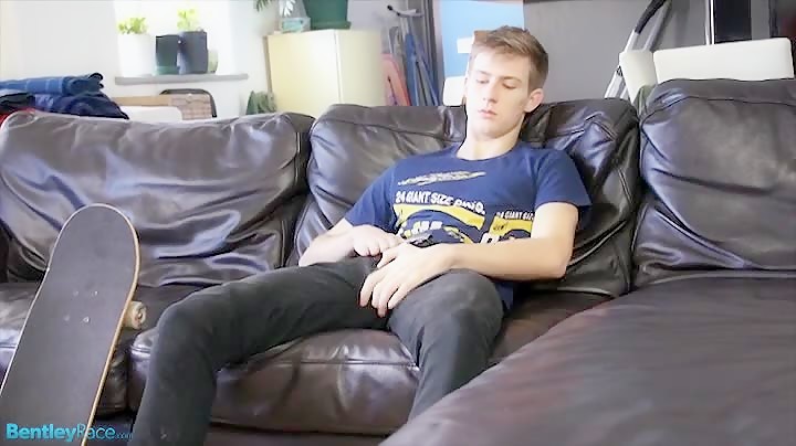 Hung aussie skater guy