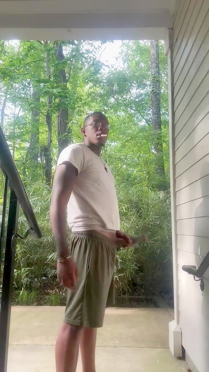 piss outdoor