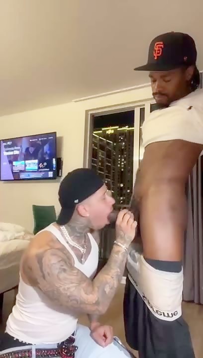 Muscle bottom sucking dick for subs
