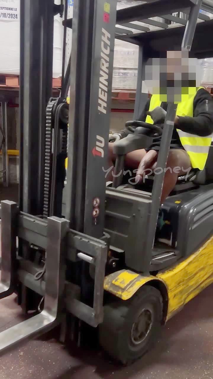French yungponey dick out at work
