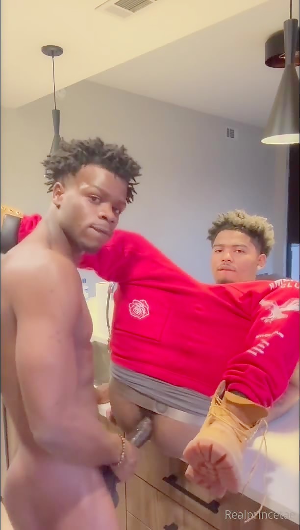 Shwirly gives RPT some good black dickin 2