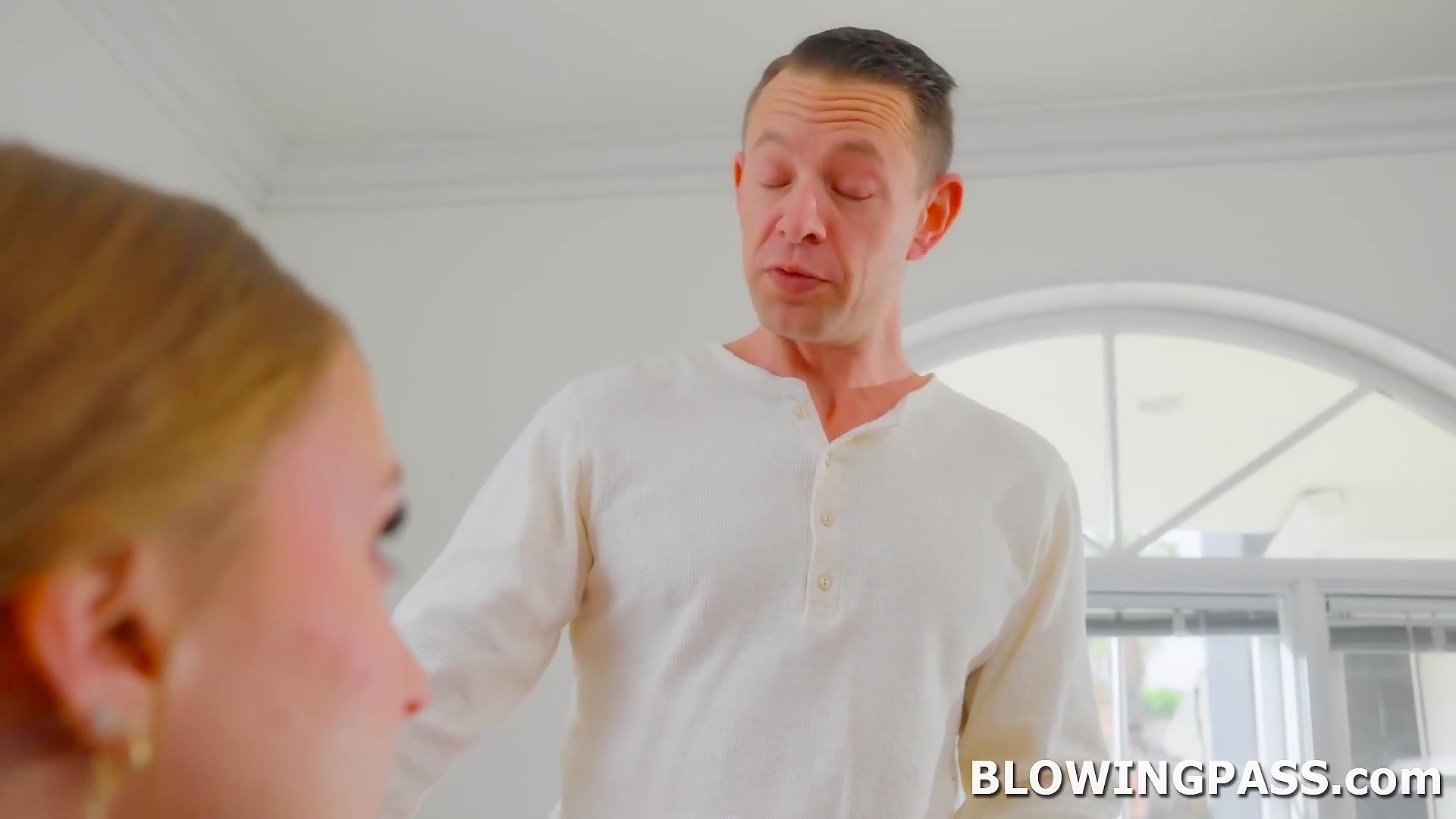 Teen sucks stepdad for him to do laundry