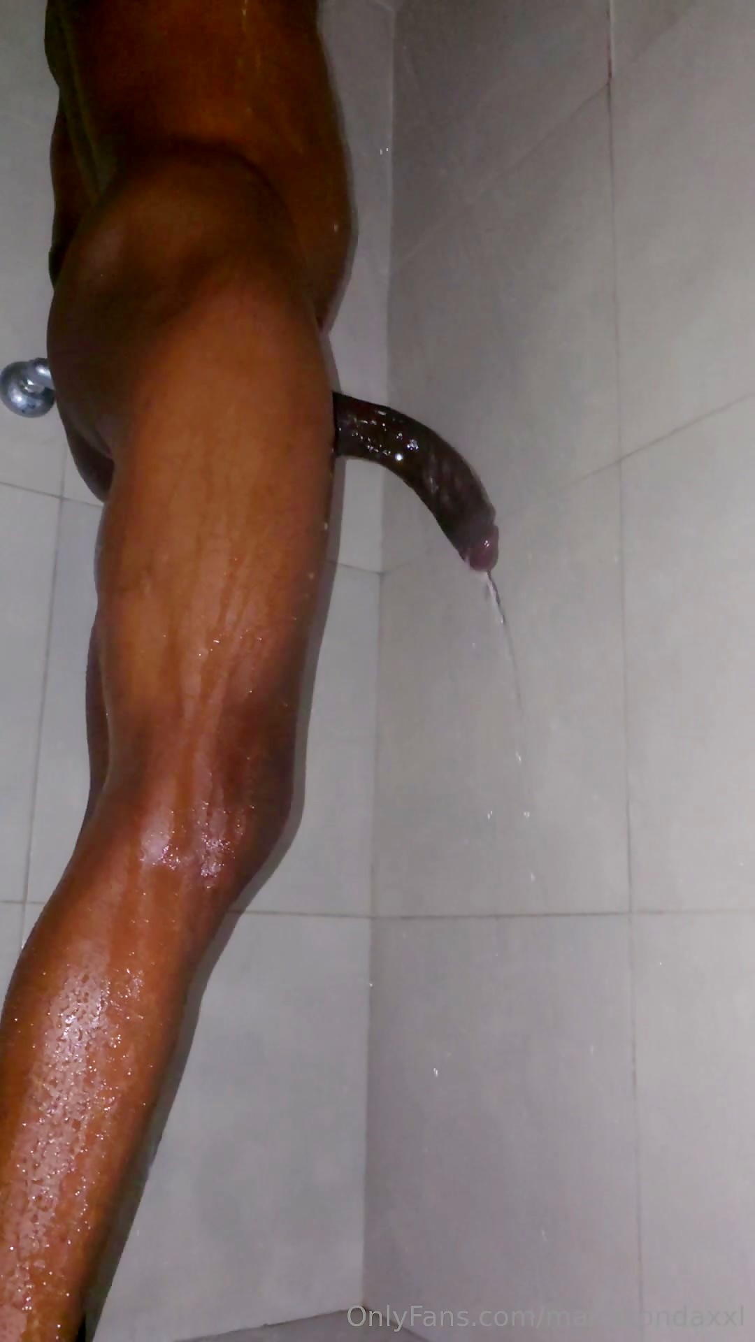 ManACondaXXL taking a shower
