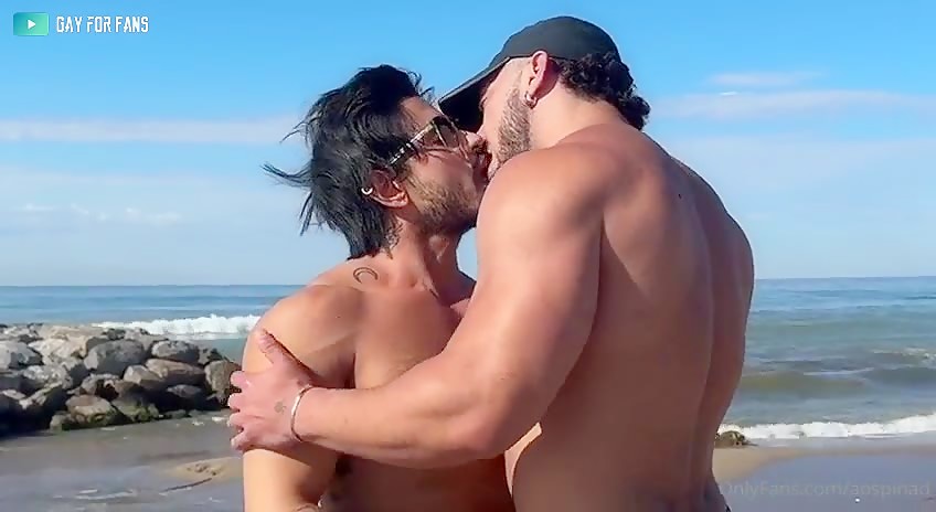 FF_Nik Fros (nik_fros) fucks Alejo Ospina on beach